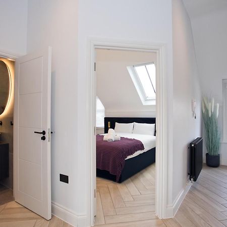 Ultra Stylish Apt Set In An Affluent Location Poole Kültér fotó
