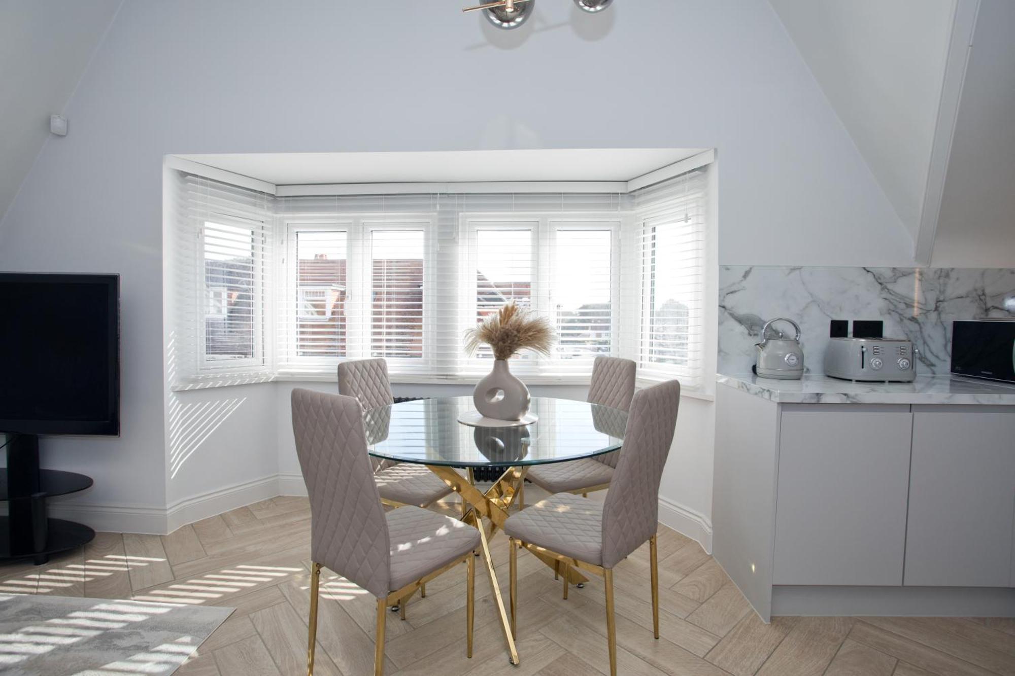 Ultra Stylish Apt Set In An Affluent Location Poole Kültér fotó