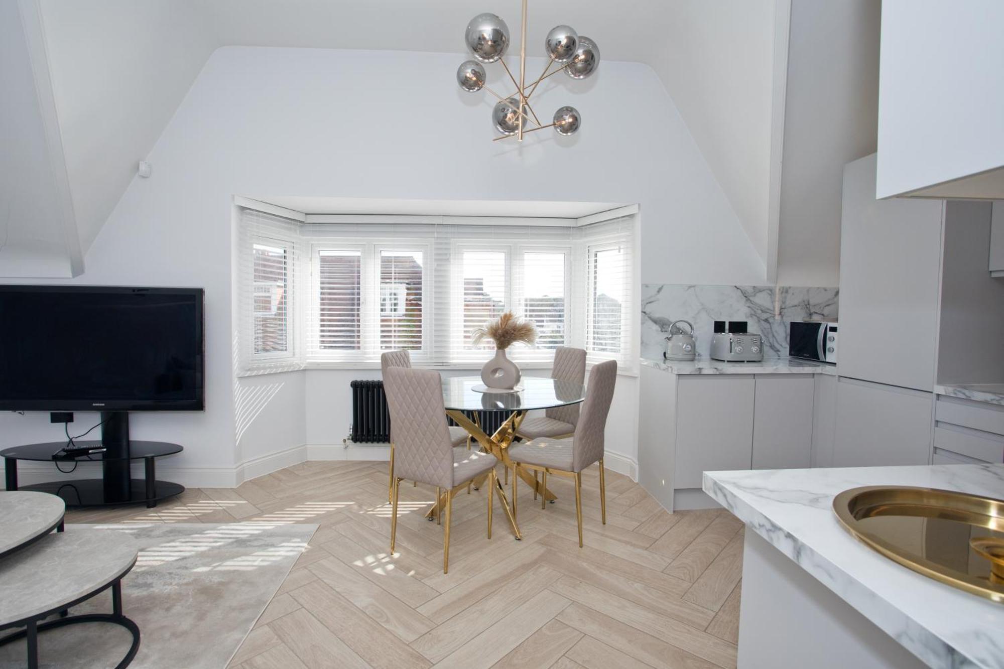 Ultra Stylish Apt Set In An Affluent Location Poole Kültér fotó