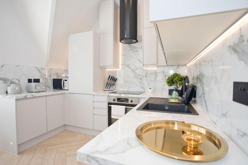 Ultra Stylish Apt Set In An Affluent Location Poole Kültér fotó